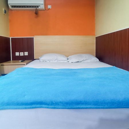 Hotel Container Inn Mitra Reddoorz Gadok Extérieur photo